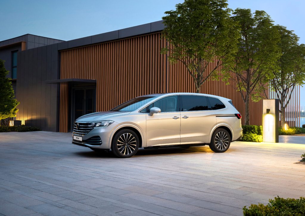 Volkswagen Viloran vs Hyundai Custin 2026: chênh hơn 1 tỷ đổi lại điều gì?