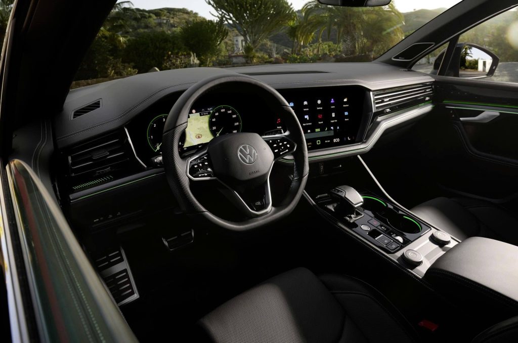 Volkswagen Touareg 2025: Giá xe, C.trình khuyến mãi, thông số kỹ thuật 6 Khoang lái Volkswagen Touareg
